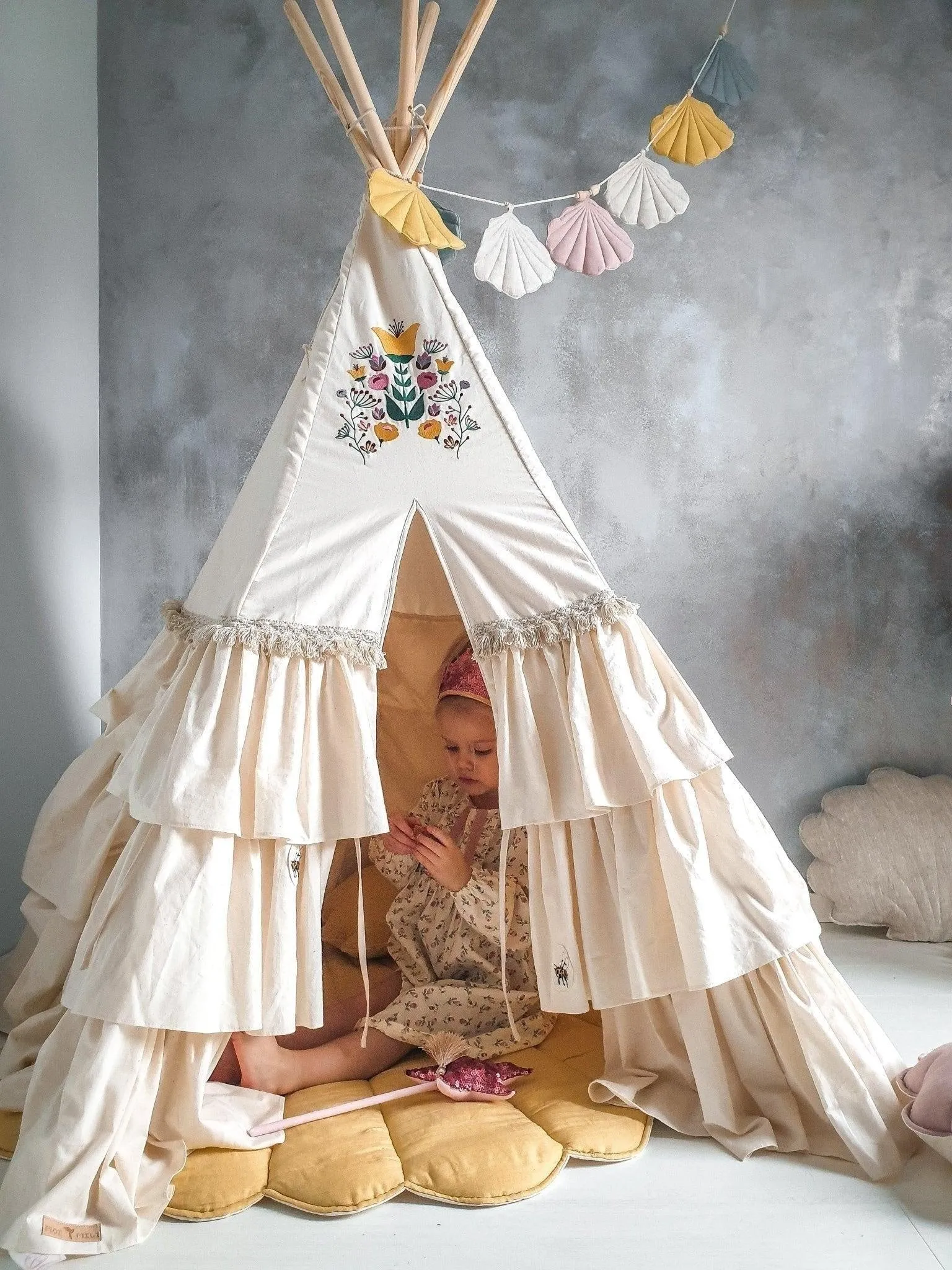 Folk - Teepee Tent With Frills And Marsala Shell Mat Set